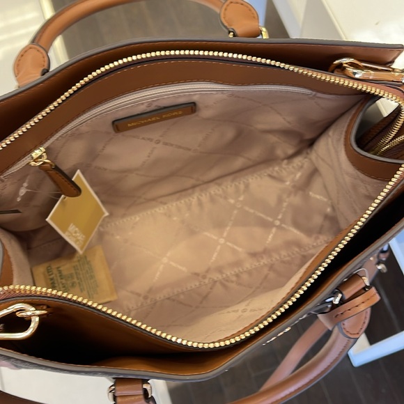 Michael Kors Sheila Medium Signature Logo and Metallic Satchel Crossbody CZ NWT - Picture 11 of 16